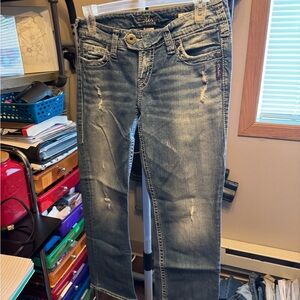 Silver Jean capri Blue Straight Leg Jeans with Distressed Details